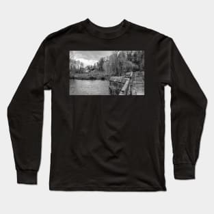 Stone bridge over the River Wye, Bakewell Long Sleeve T-Shirt